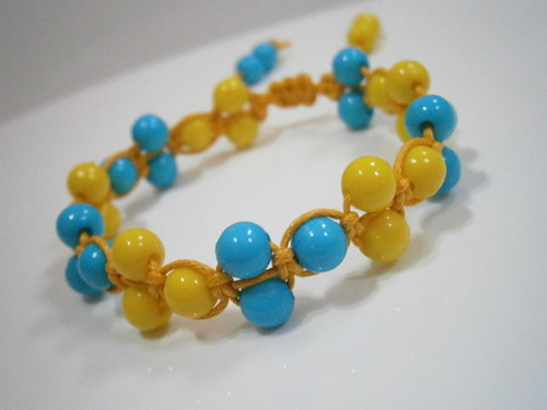 Náramek žlutý/modrý (shamballa)