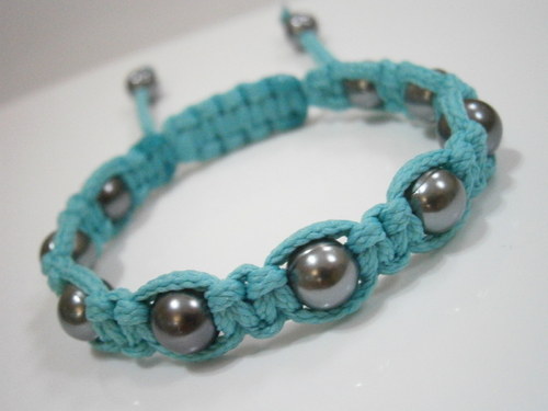 Náramek Shamballa tyrkysový (makramé) — foto 1