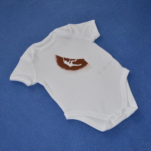 Dětské body s hnědým horolezcem 12-18 měs.