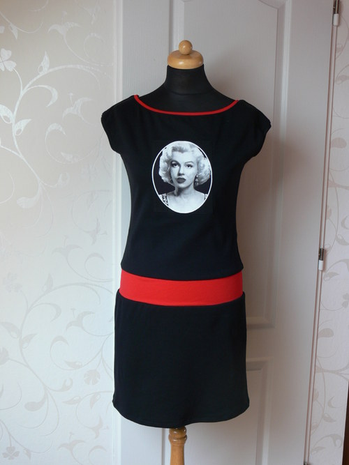Šaty s Marilyn Monroe — foto 1