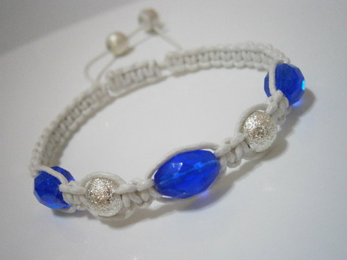 Elegantní Shamballa náramek (makramé)