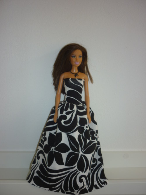 Šaty na panenku Barbie — foto 1