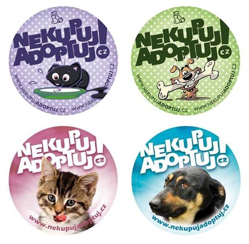 Placka s kresleným pejskem Nekupuj. Adoptuj!