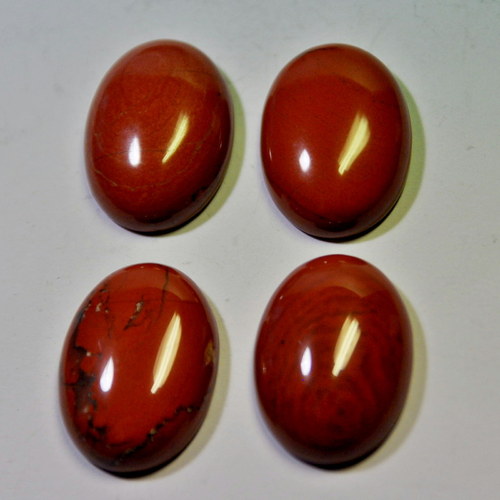 J201 Kabošon Red Jaspis 25x18mm — foto 1