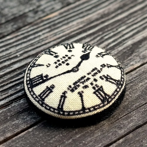 Buttonek, brož — foto 1