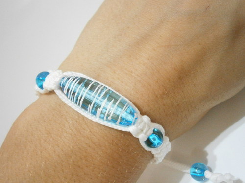 Náramek bílomodrý (shamballa) — foto 1