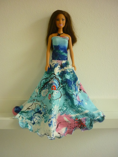 Šaty na panenku Barbie — foto 1