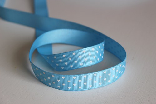 Rypsová stuha 16mm - srdíčka na modré