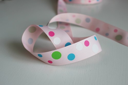 Rypsová stuha 25 mm - puntíky na růžové