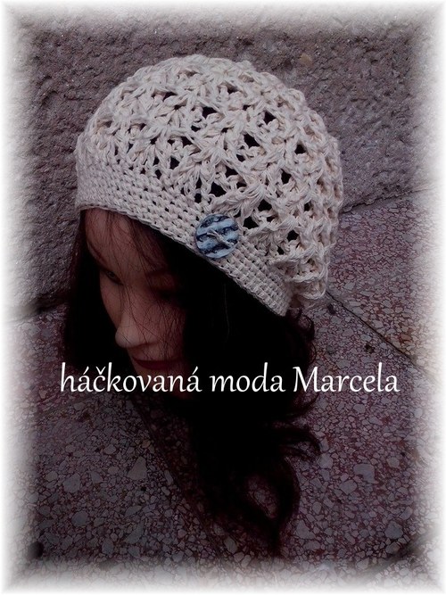 Spadlá háčkovaná čepice — foto 1