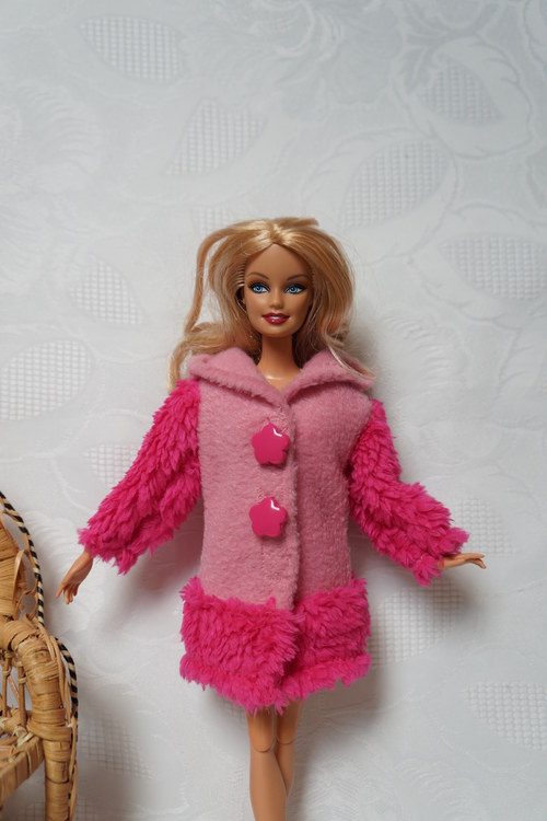 Extravagantní kabátek pro barbie — foto 1