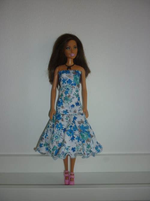 Šaty na panenku Barbie — foto 1