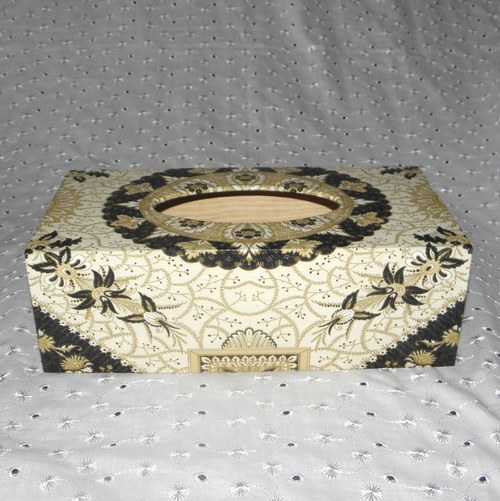 Krabička na kapesníky - černo-zlaté ornamenty