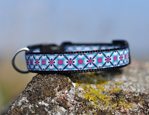 Obojek orientální květy modrý 25 - 35 cm