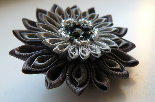 Kanzashi brož Darja — foto 1