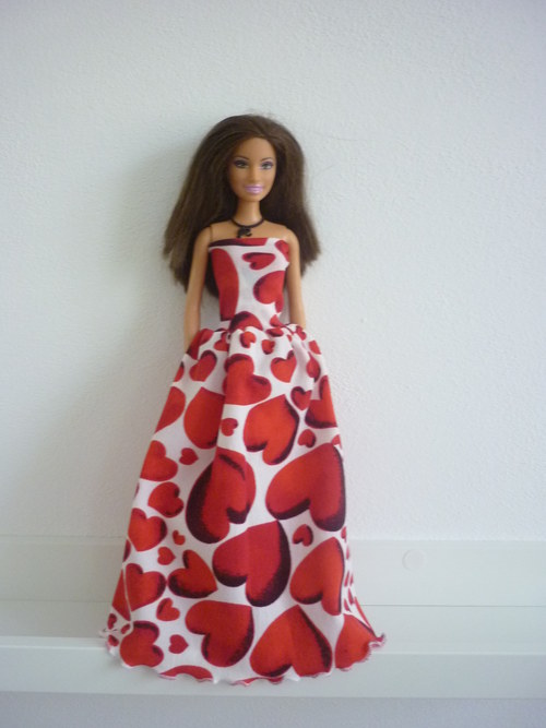 Šaty na panenku Barbie — foto 1
