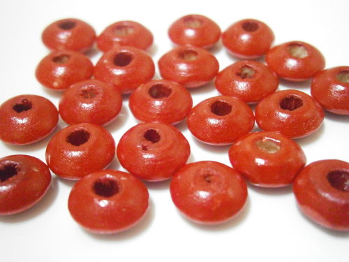 Dřevěné korálky 5x10mm disk - červené (30ks)