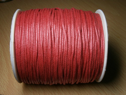Šňůra bavlněná voskovaná 1,5mm - červená 2m/5kč