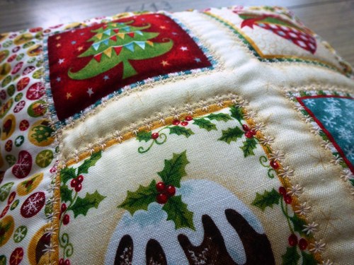 Polštářek vyšívaný Yuletide III. — foto 1