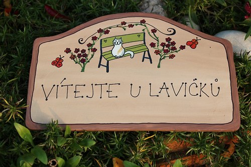 Dřevěná cedulka na dveře LAVIČKOVI