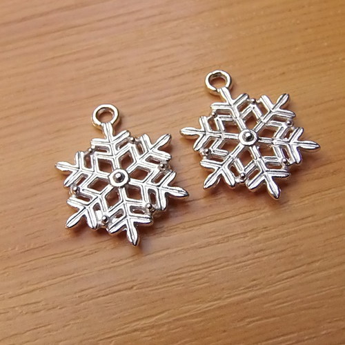 Stříbrná vločka - 19mm x 22mm — foto 1