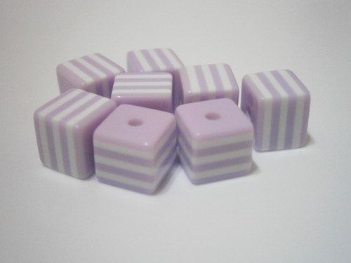 Pruhované kostičky 8x8mm - fialové (8ks)