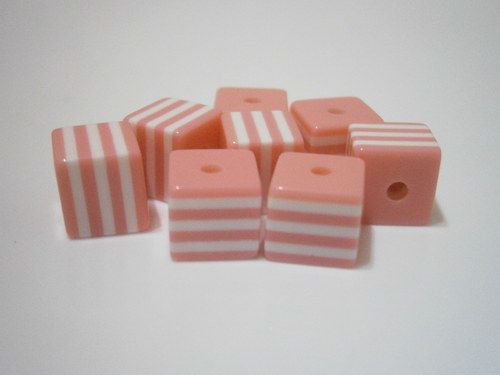 Pruhované kostičky 8x8mm - sv.růžové (8ks)