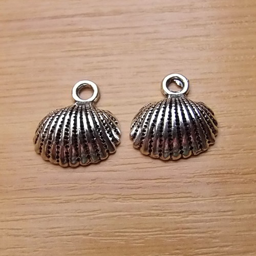 Mušlička - starostříbro - 17 x 18mm