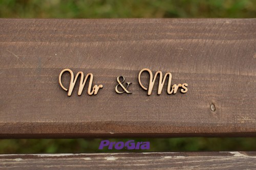 Mr & Mrs - vyřezávaný nápis MINI