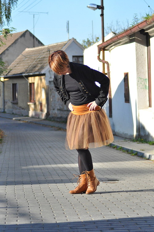Hnědá řasená tylová sukně — foto 1