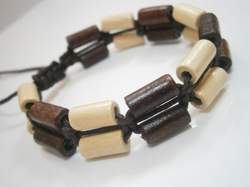 Dřevěný náramek (macramé) — foto 1