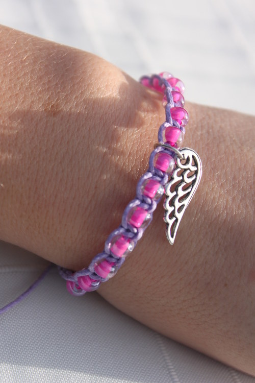 S křídlem anděla.. Náramek macramé/shamballa — foto 1