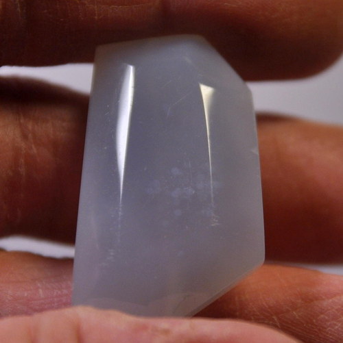 213. Chalcedon vrtaný 37x21mm — foto 1