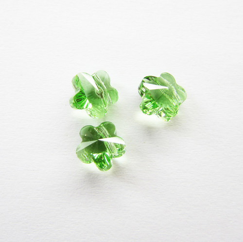 Kytička Swarovski s průvlekem, 8 mm