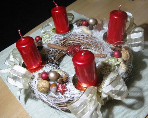 Adventní věnec zlatočervený — foto 1