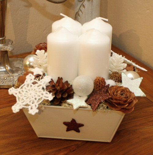 Sněhobílý adventní svícen — foto 1