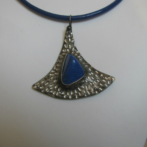 Lapis lazuli v černostříbrném hávu — foto 1