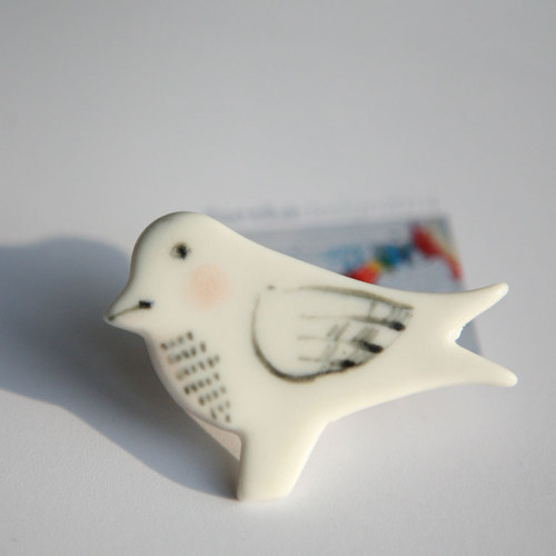 Ptáče ... ještě hopsat (porcelán.brož) — foto 1