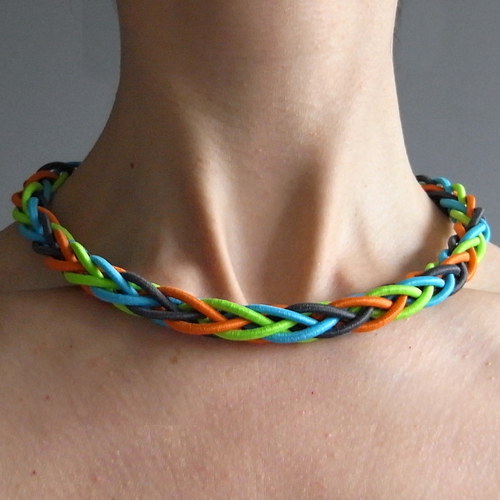 Colar quatrocolor perturbado