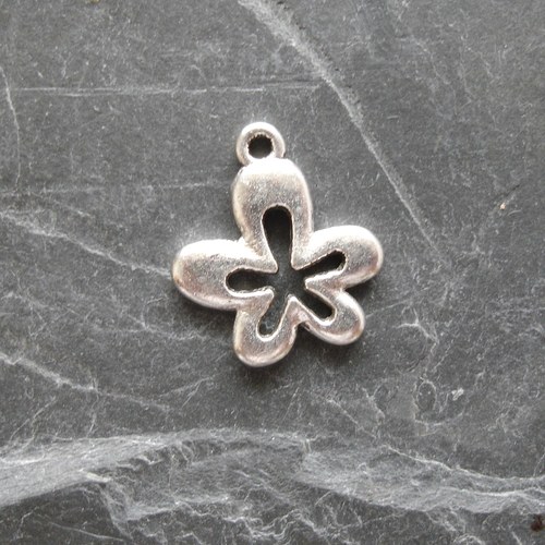 Kytičky cca 15x16mm - 2 ks - SST
