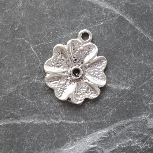 Květina cca 15x18mm - 2 ks - SST