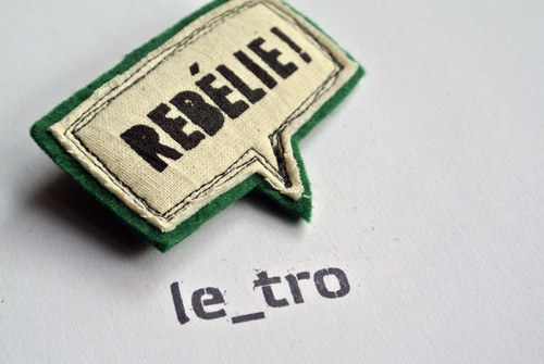 Brož REBÉLIE! — foto 1