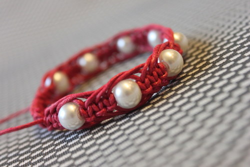 Vánoční.. Náramek macramé/shamballa — foto 1