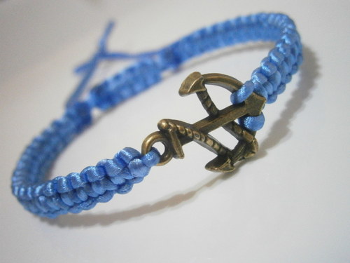 Saténový náramek s kotvou (macramé) — foto 1