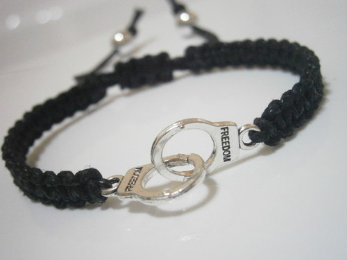 Náramek "Pouta" - černý (macramé) - Unisex — foto 1