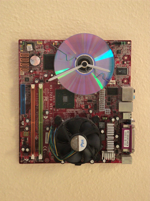 Hodiny z PC 25 — foto 1
