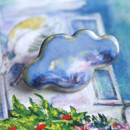 Chagallovská oblaka (porcelánová brož) — foto 1
