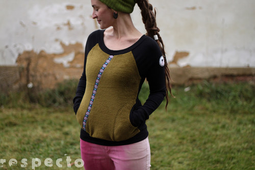 Triko / mikina ............ S - M — foto 1