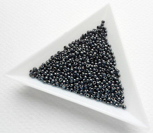 TOHO 11/0 Metallic Hematite 10 g — foto 1