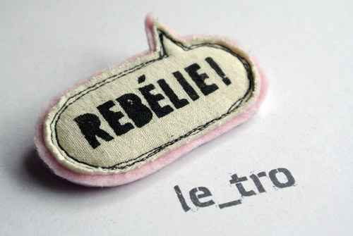 Brož REBÉLIE! — foto 1